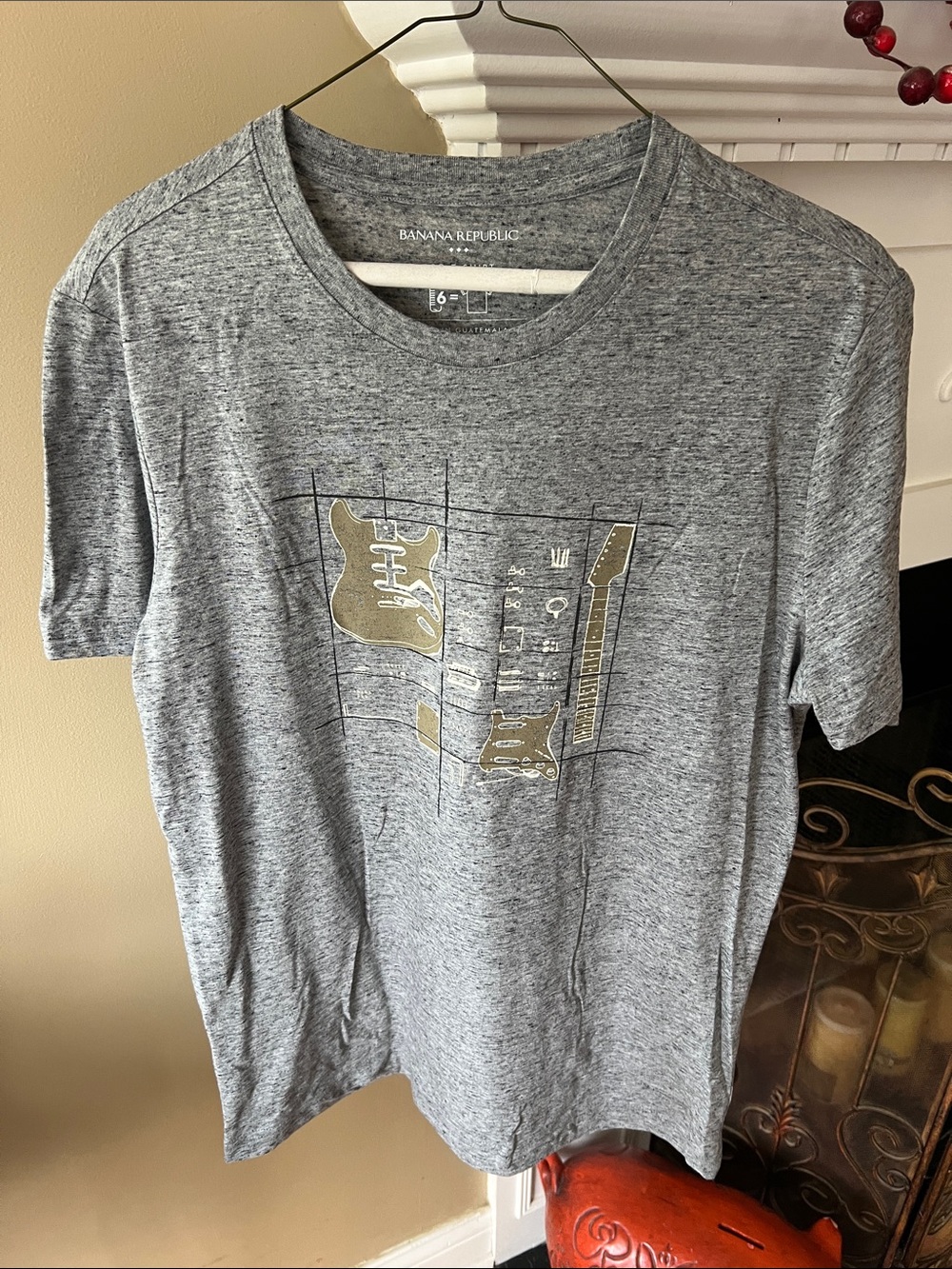 Banana Republic Gray Graphic Crewneck Eco Tee with Gold Guitar Motif Size Medium
